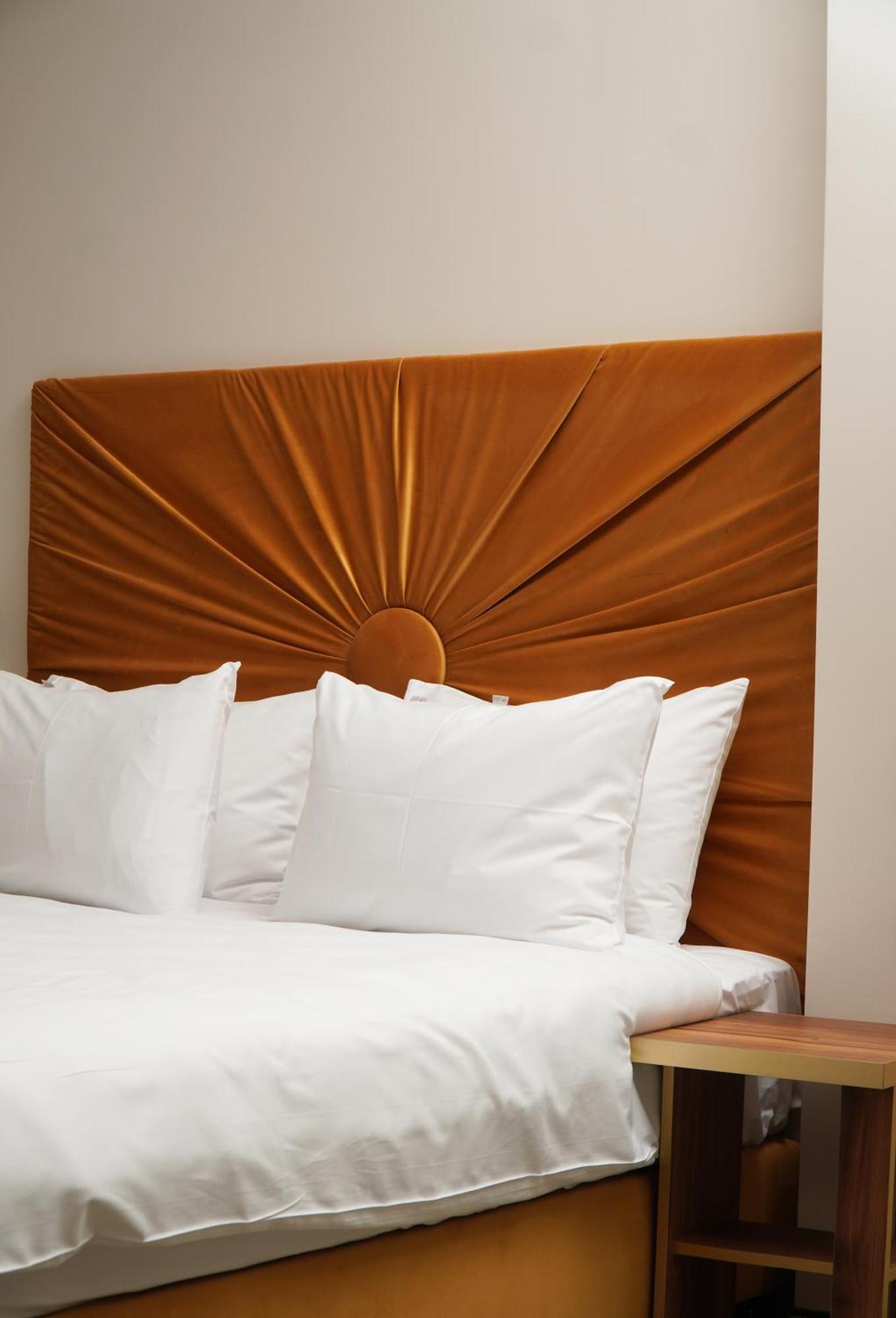 Hotel Pietryna Lodź Bagian luar foto