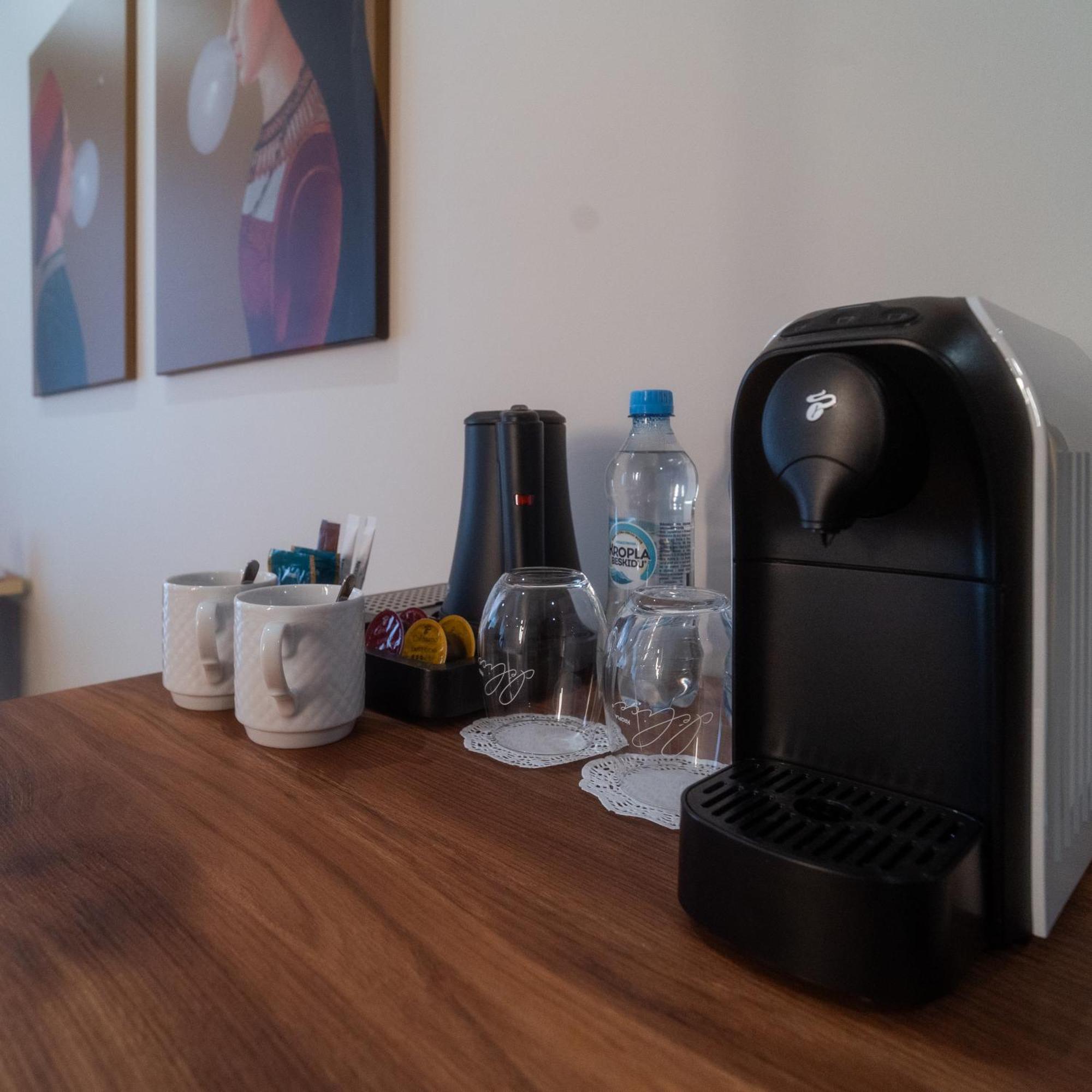 Hotel Pietryna Lodź Bagian luar foto
