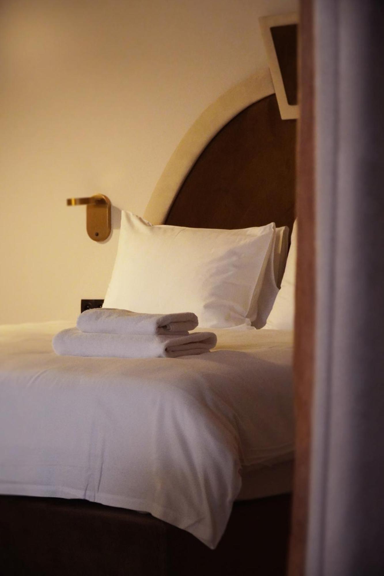 Hotel Pietryna Lodź Bagian luar foto