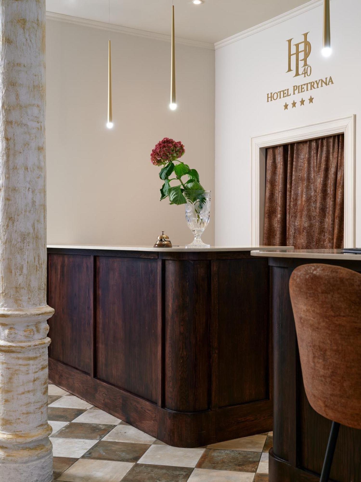 Hotel Pietryna Lodź Bagian luar foto