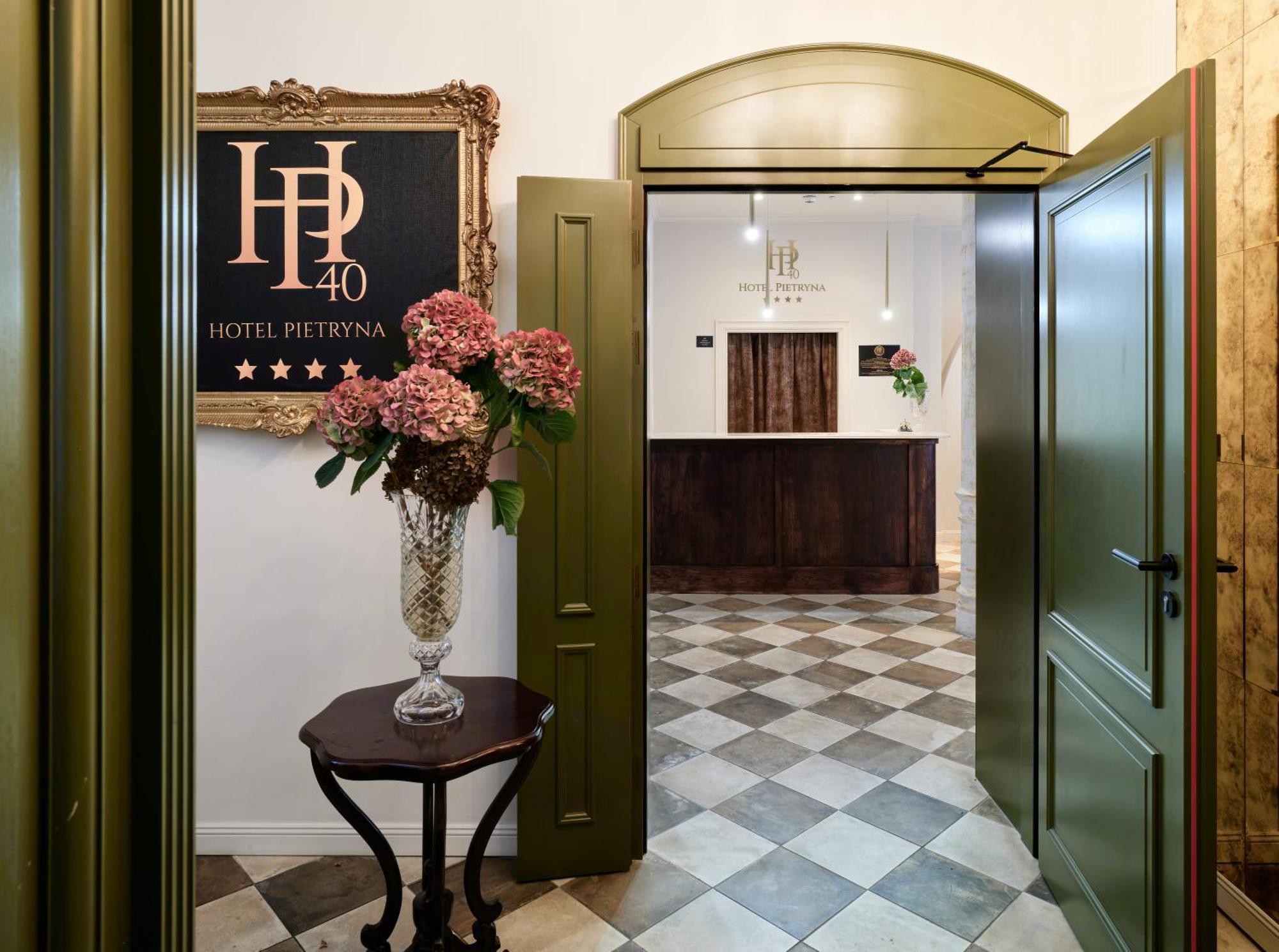 Hotel Pietryna Lodź Bagian luar foto