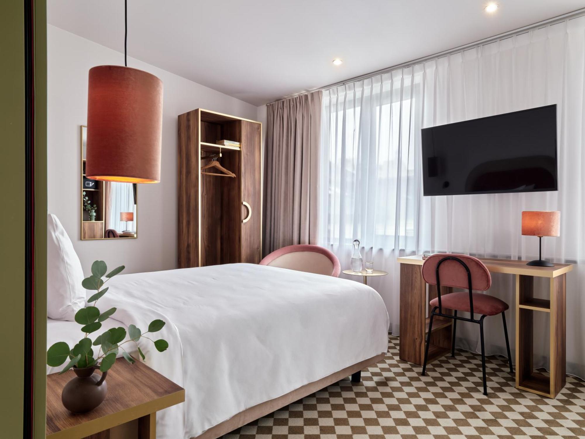 Hotel Pietryna Lodź Bagian luar foto