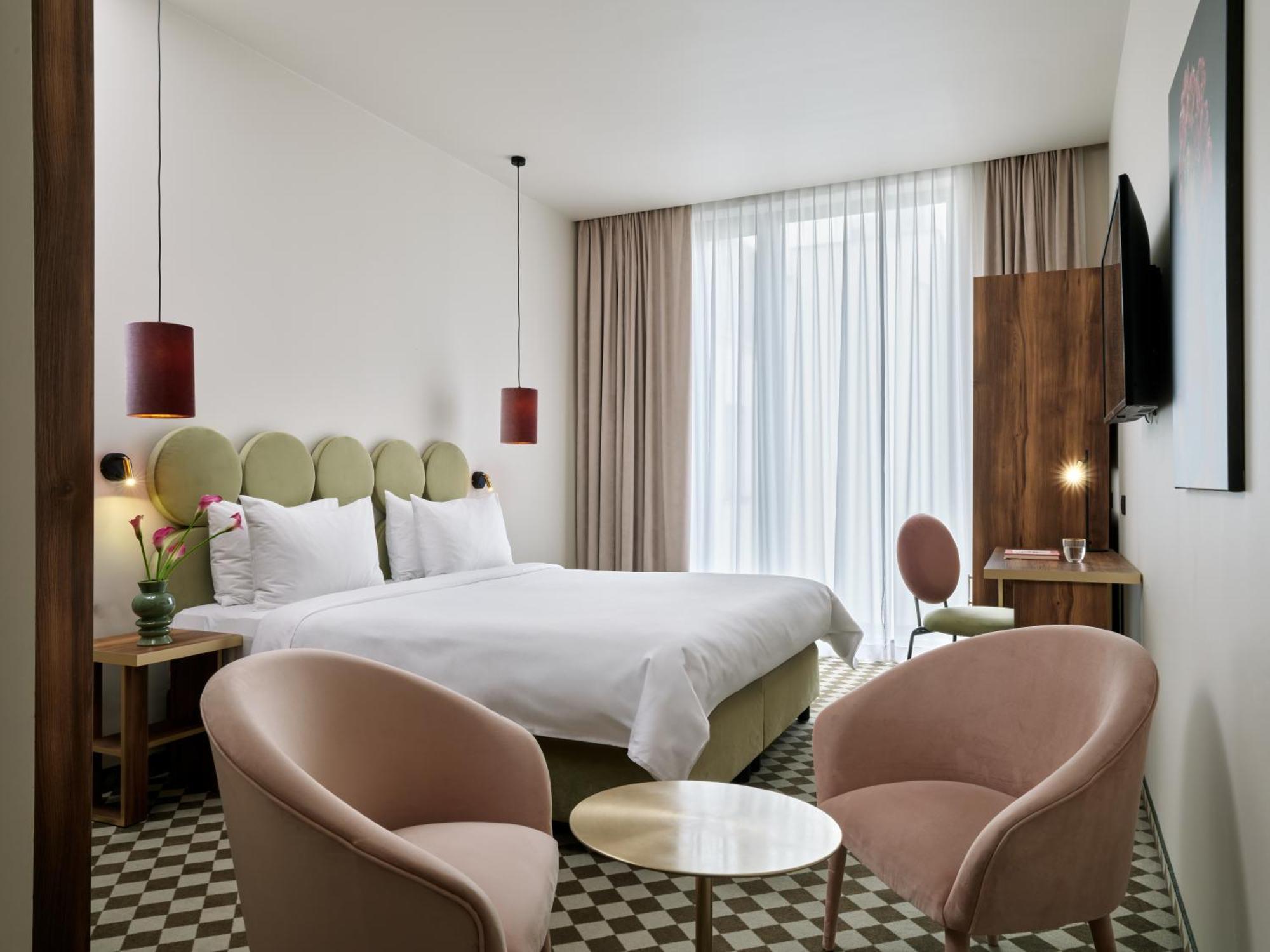 Hotel Pietryna Lodź Bagian luar foto