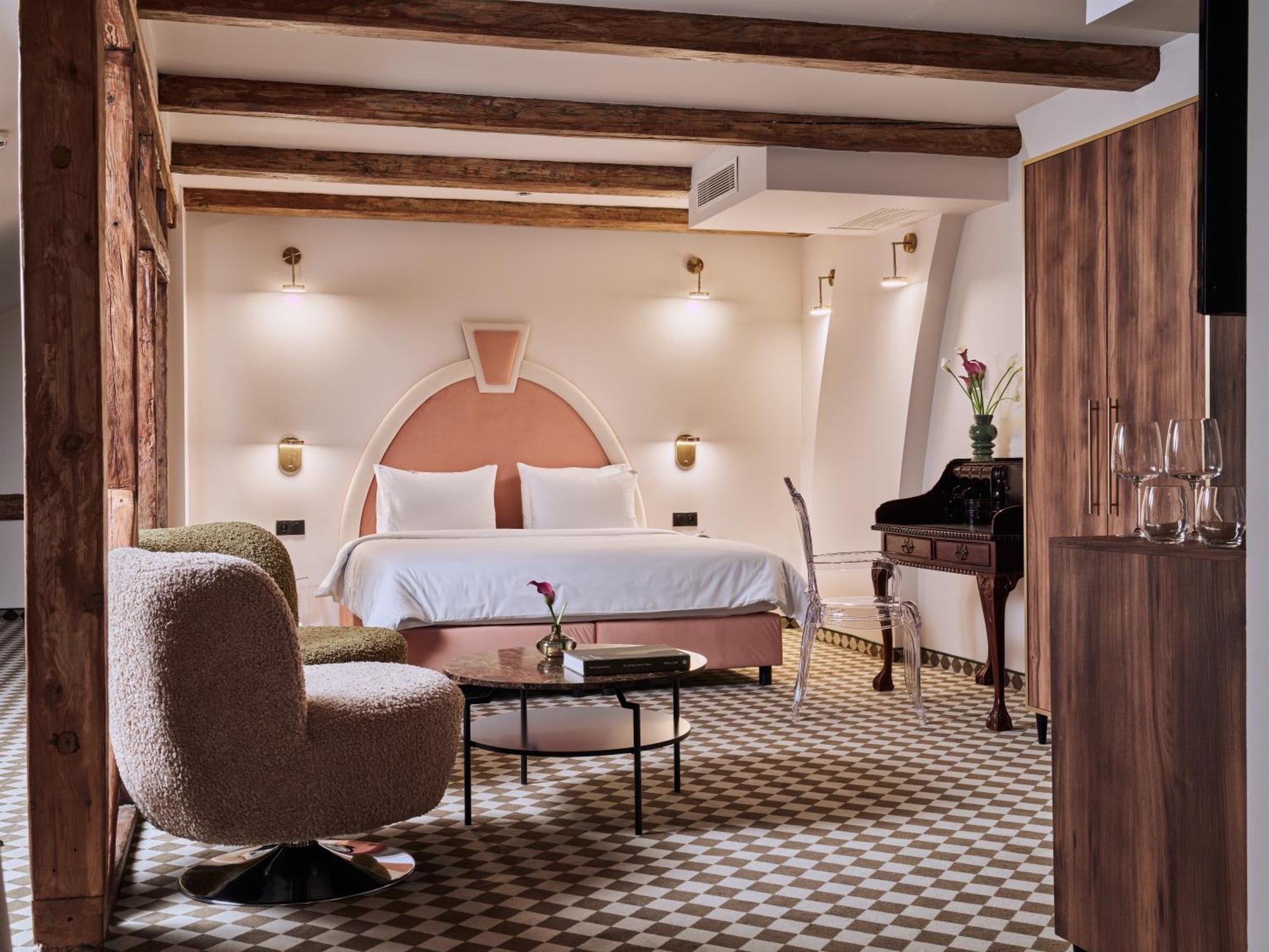 Hotel Pietryna Lodź Bagian luar foto